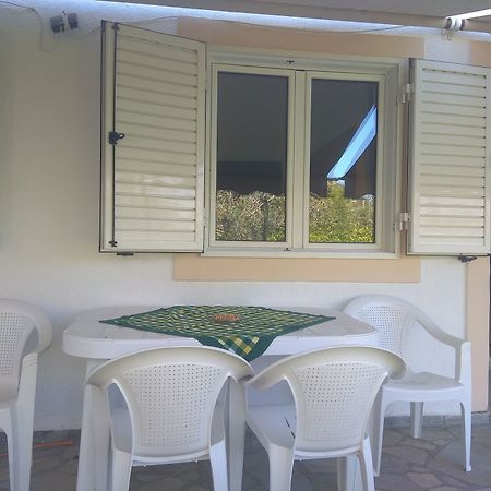 Roula'S Rooms Aegina Экстерьер фото