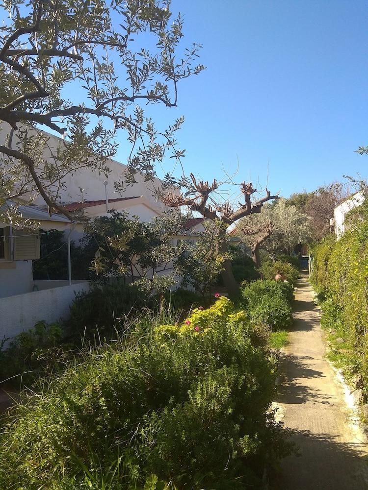 Roula'S Rooms Aegina Экстерьер фото